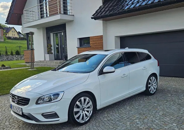 samochody osobowe Volvo V60 cena 64000 przebieg: 175000, rok produkcji 2017 z Limanowa